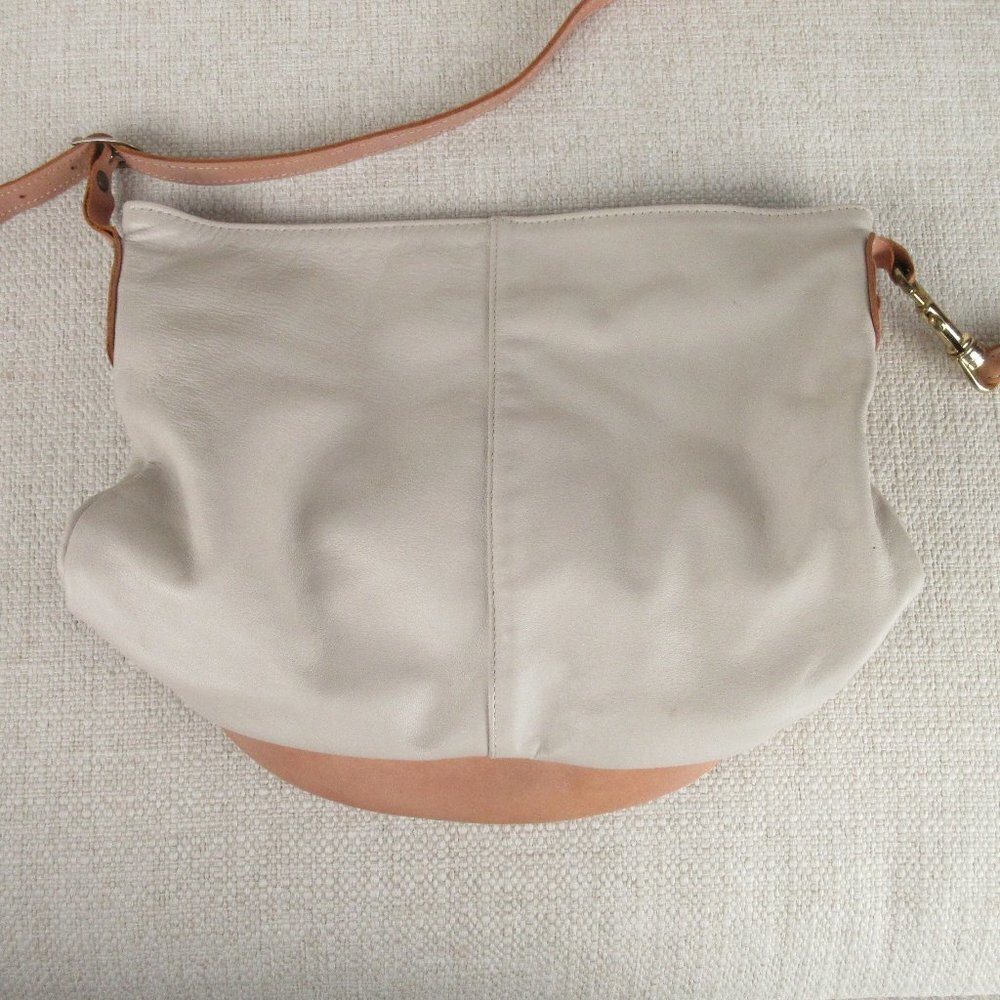 COA Carpetbags Of America Bone Medium Leather Bucket Bag Natural Trim Gold